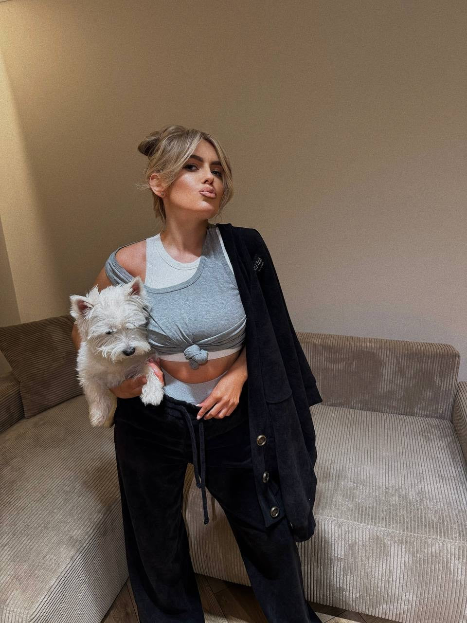 Juodos spalvos derinys velvetinis🖤