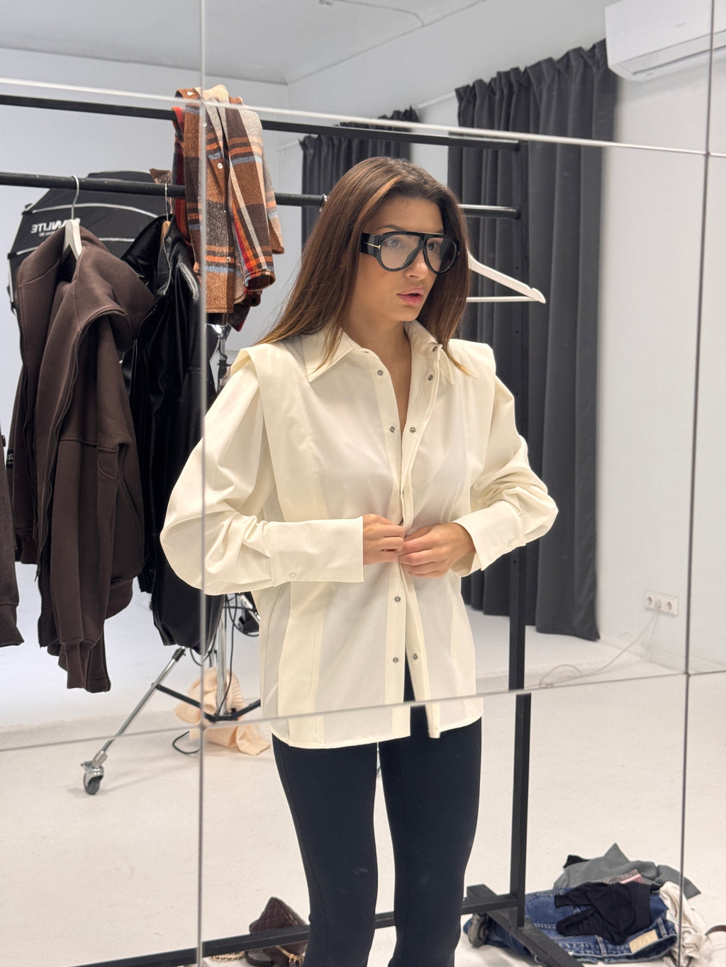 Baltos klasikos kūrinys – nauji marškiniai, kurie niekada neišeina iš mados. 🤍✨