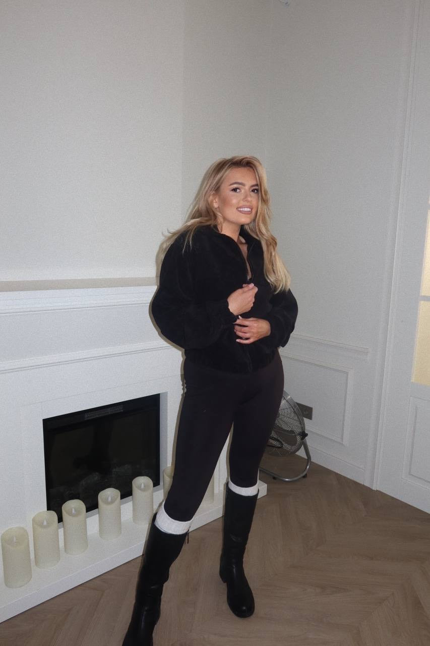 Minimalistinis juodos spalvos velveto švarkelis