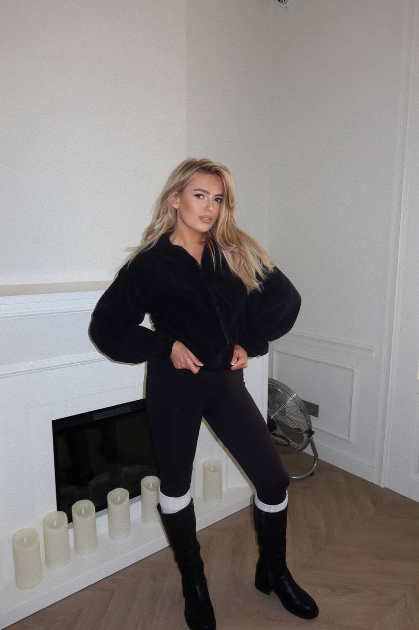 Minimalistinis juodos spalvos velveto švarkelis