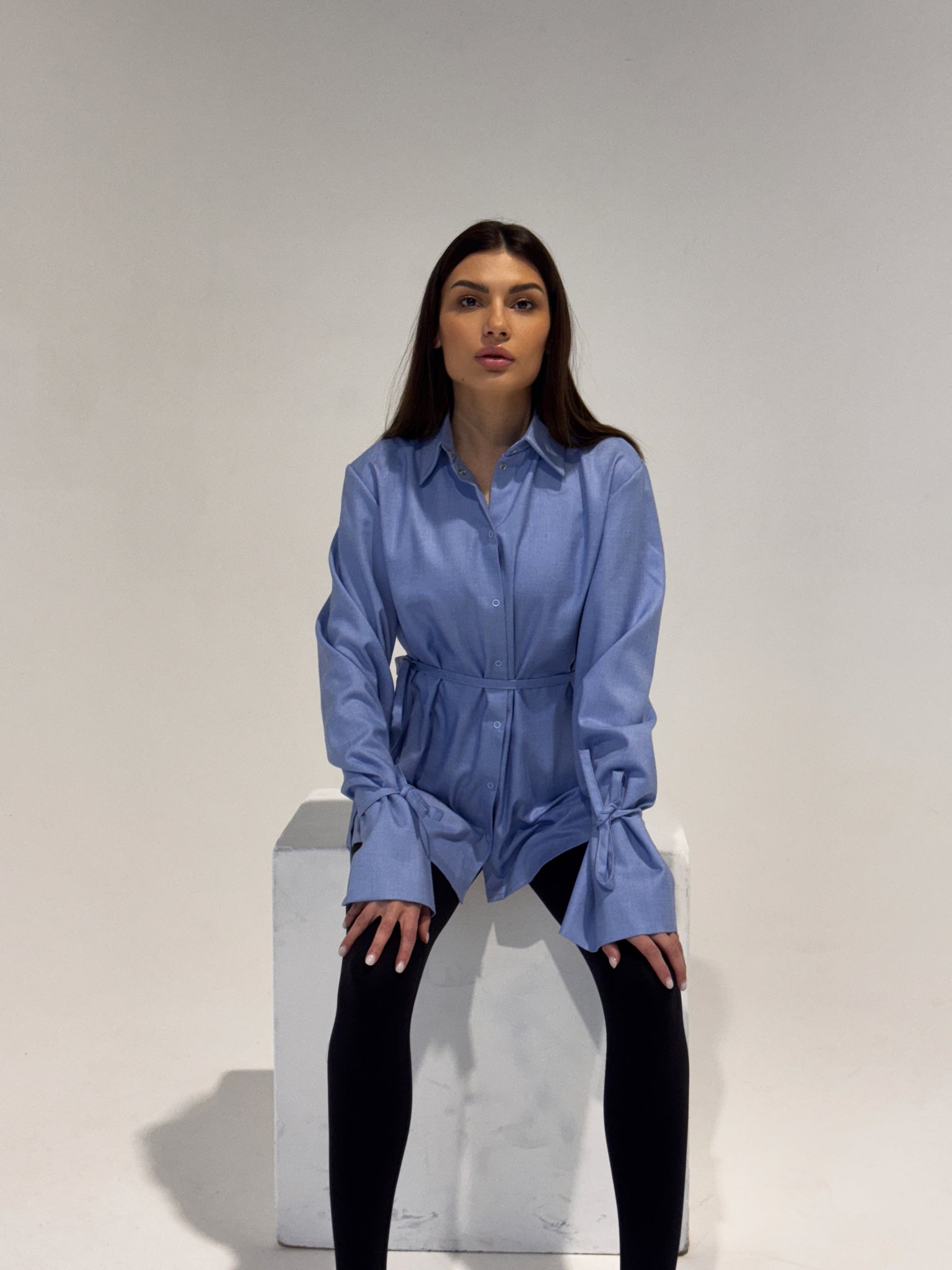 MARŠKINIAI SU DIRŽELIU IR RIŠAMOMIS RANKOVĖMIS