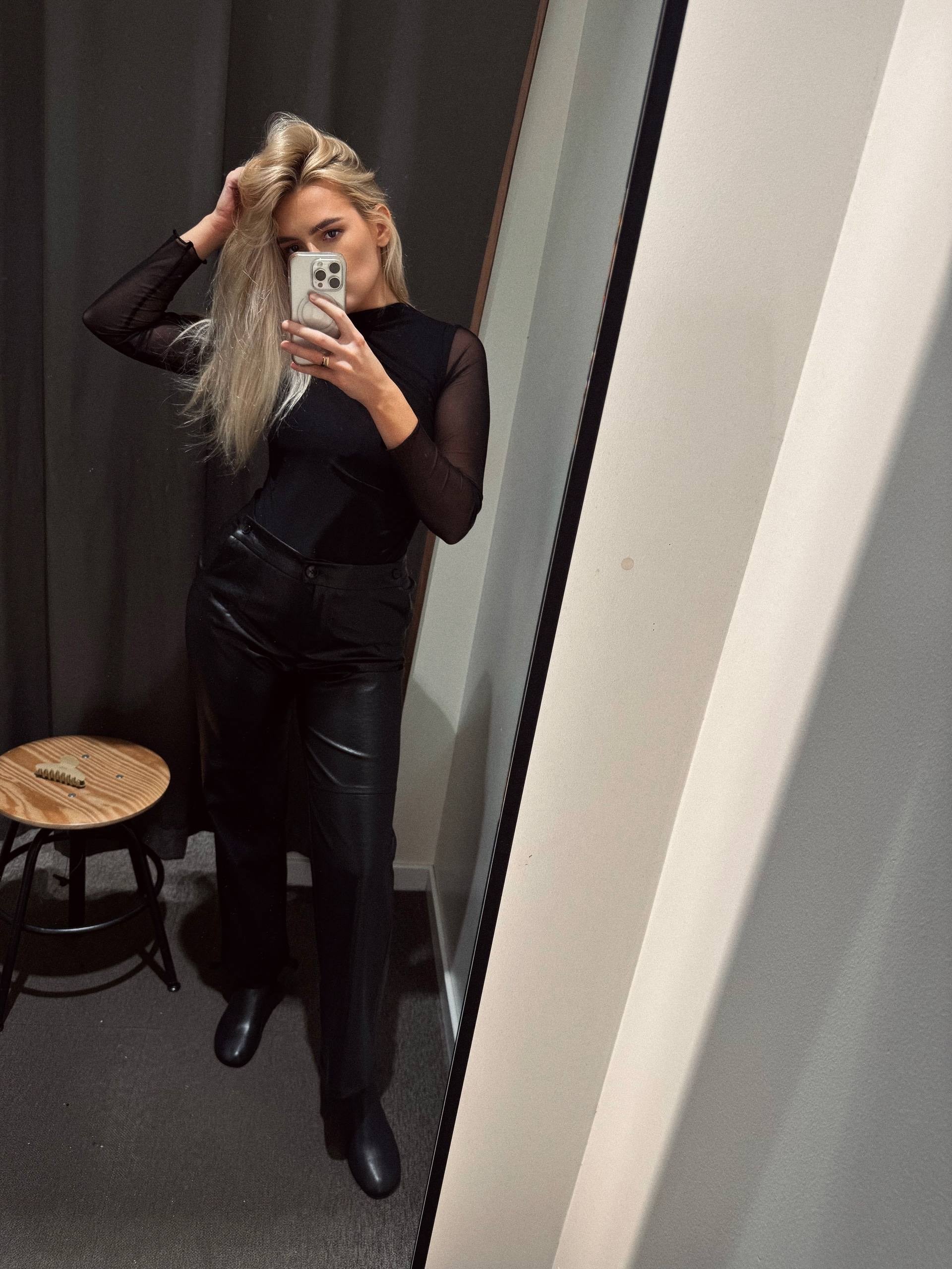 Eko odinės kelnės su reguliuojamu juosmeniu .