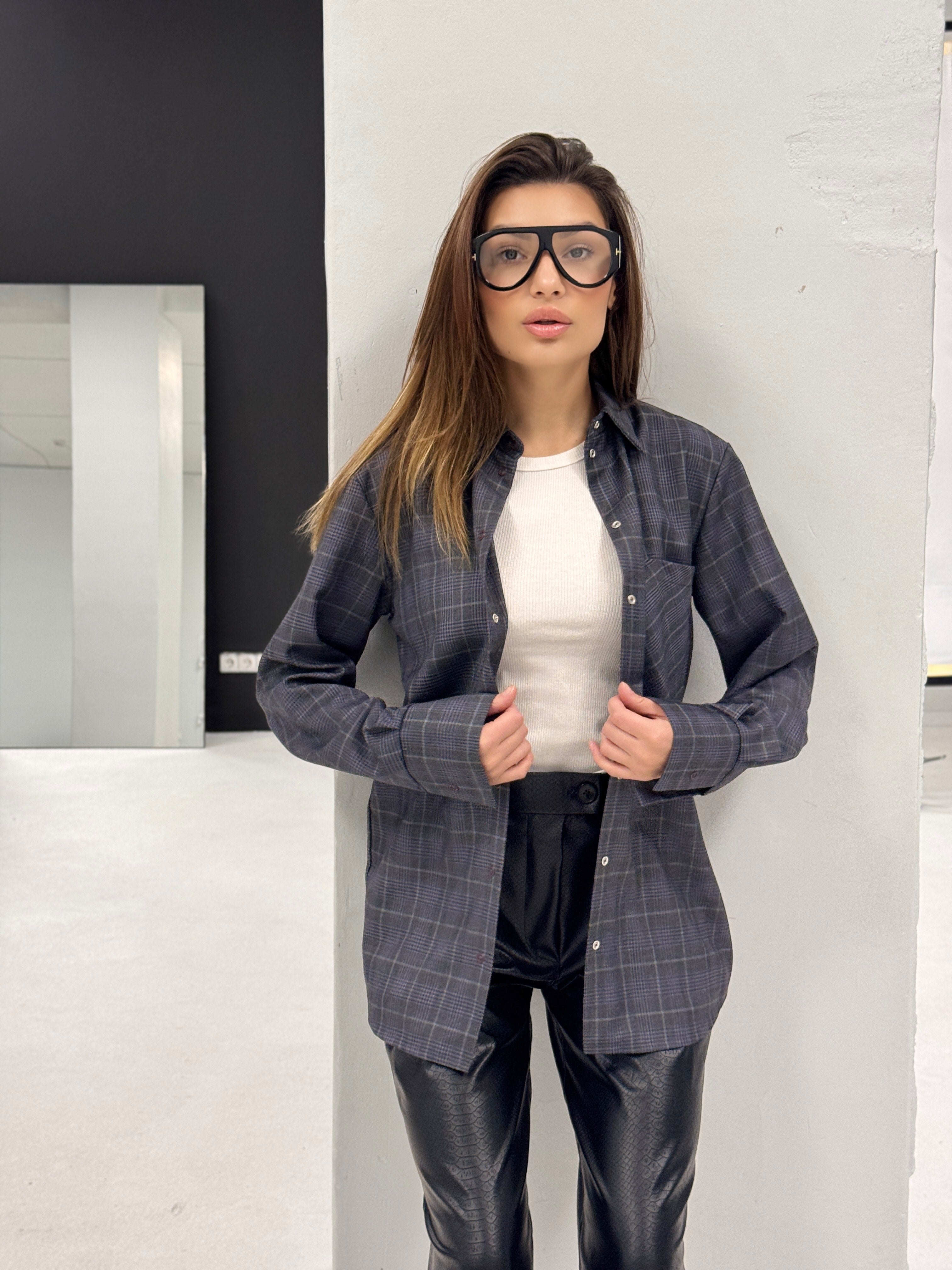 Puikiai tinka tiek kasdienai, tiek biurui ar kelionėms.