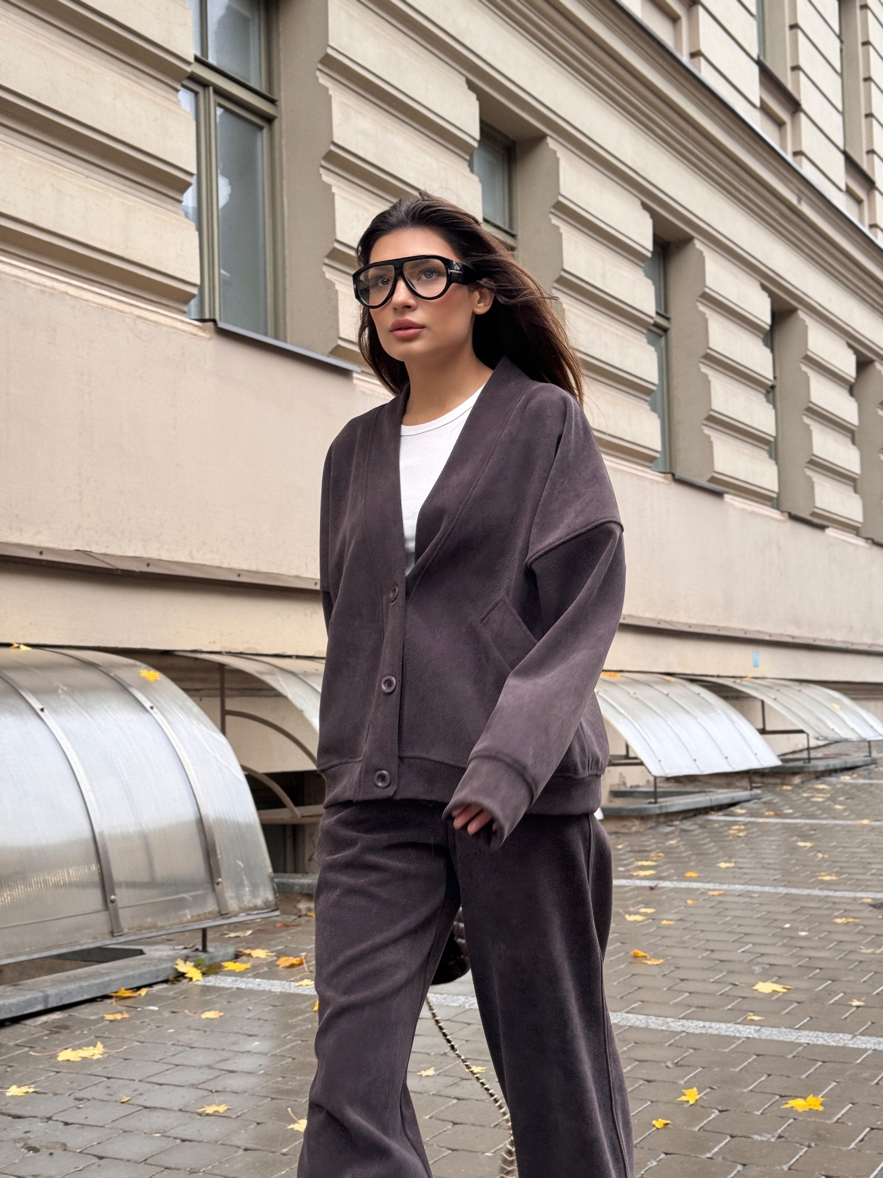 Atraskite savo naują stiliaus favoritą – oversize kostiumą „J“