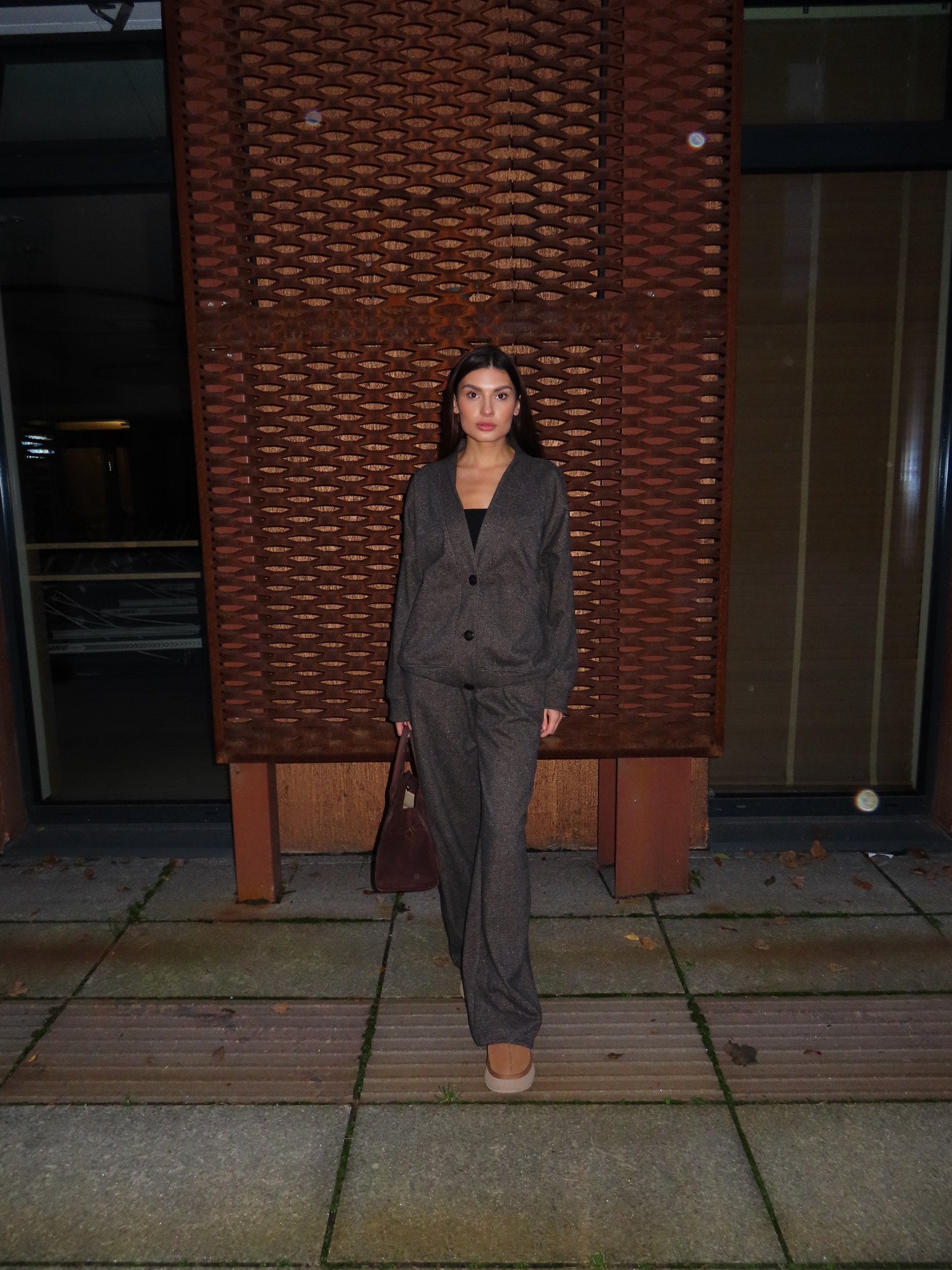 Paprastumas visada madingas. 🖤 Patogus, bet elegantiškas derinys rudeniui.