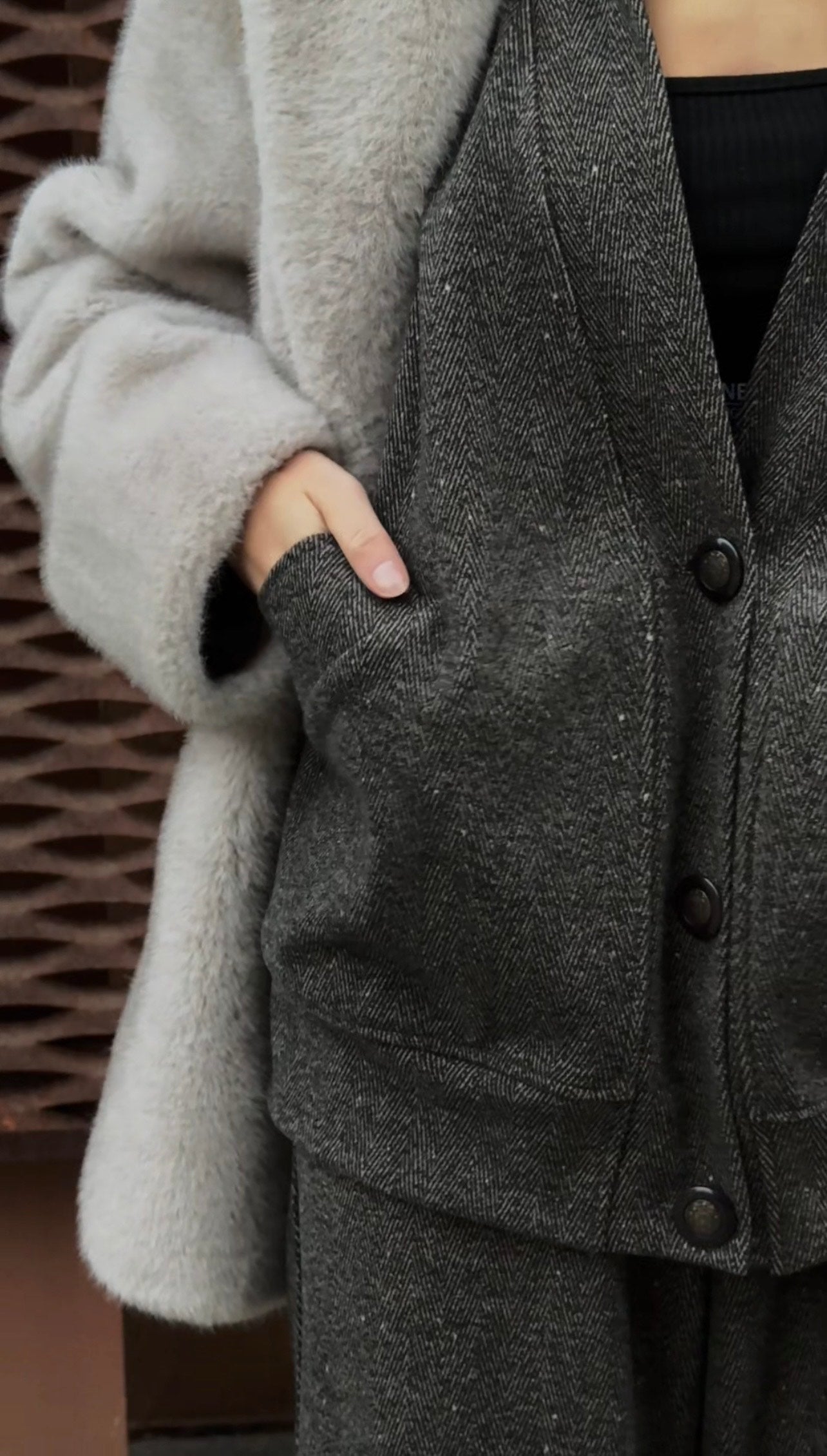 Paprastumas visada madingas. 🖤 Patogus, bet elegantiškas derinys rudeniui.