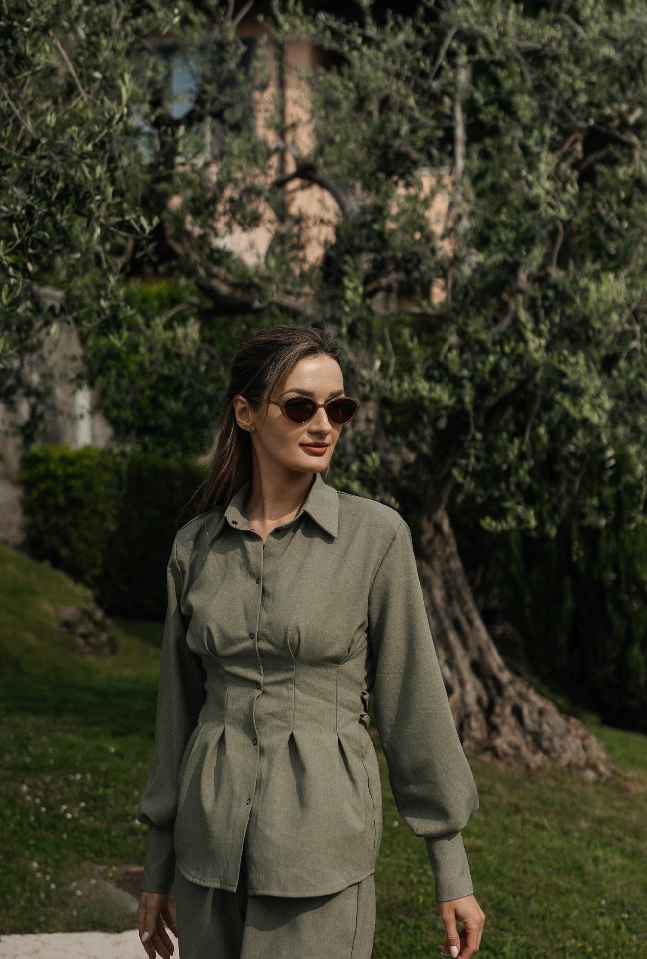 Elegantiškas ir išskirtinis dviejų dalių kostiumėlis