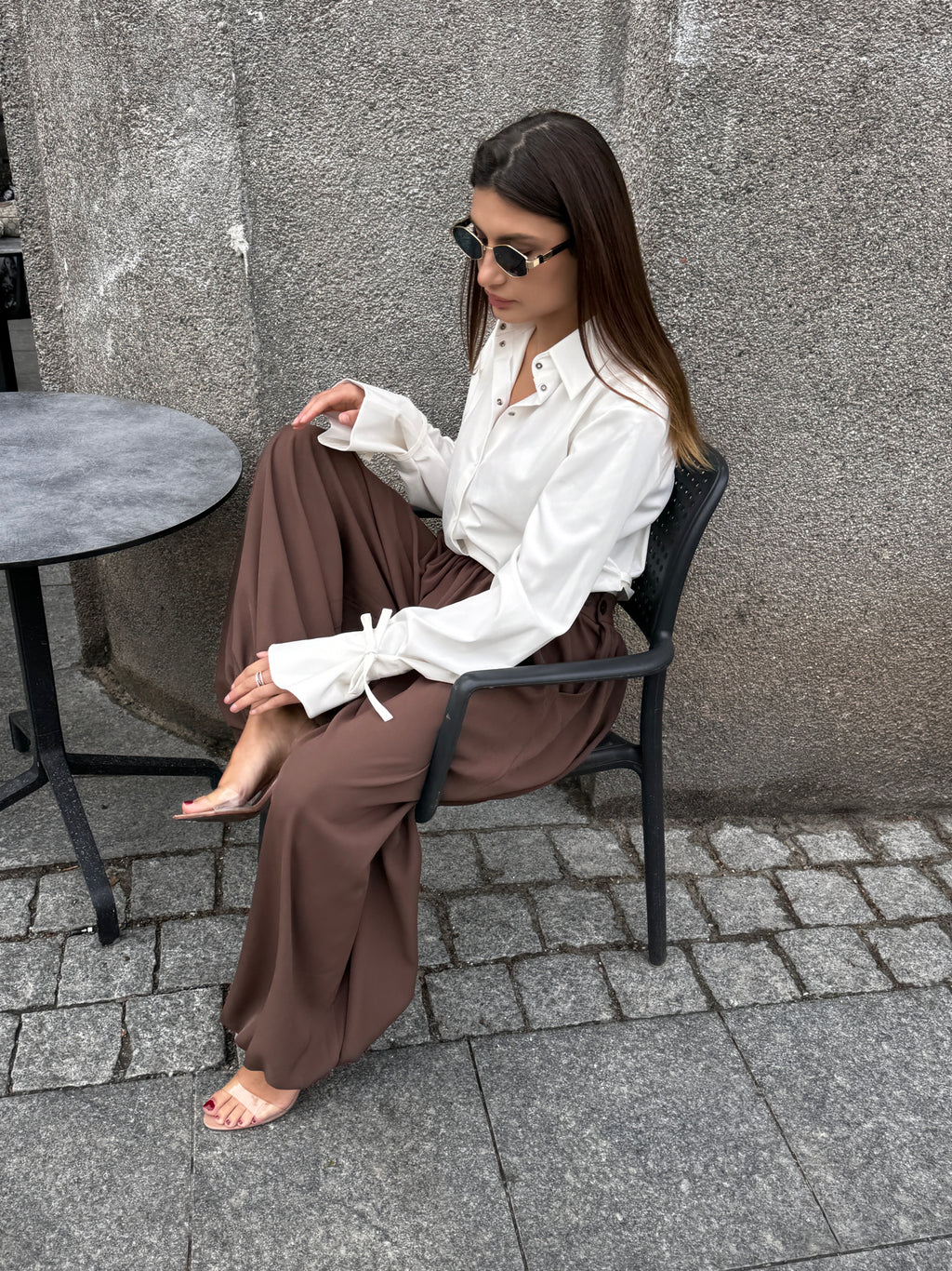 ZAIZAI aladinės kelnės lengvai krintantis siluetas, kuris juda kartu su tavimi. Komfortas ir elegancija viename derinyje. 🤎