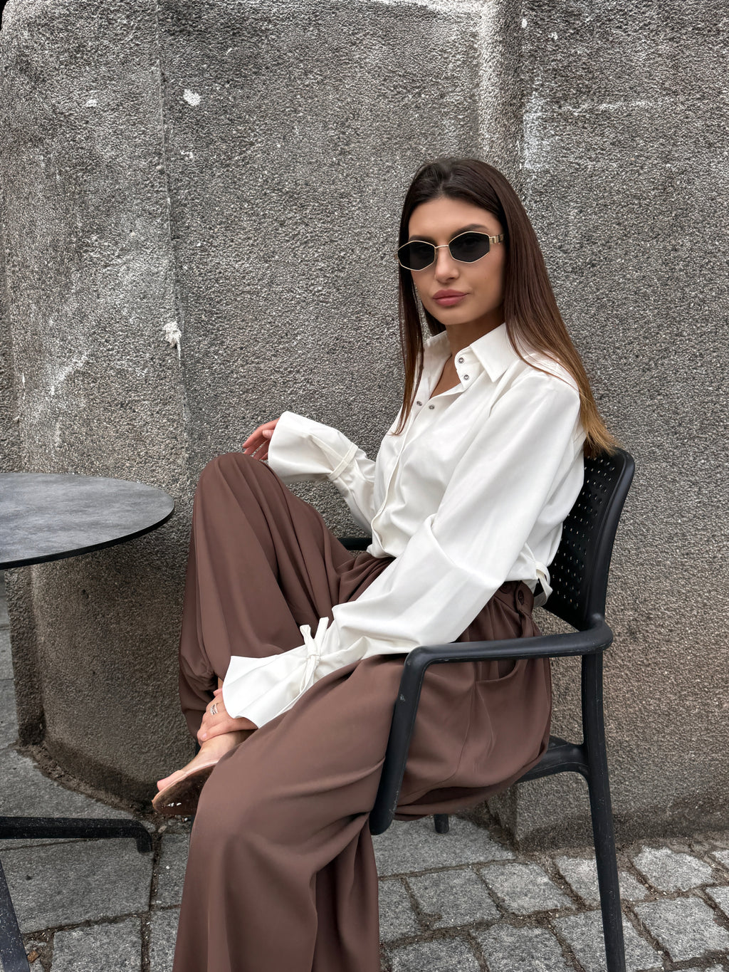 ZAIZAI aladinės kelnės lengvai krintantis siluetas, kuris juda kartu su tavimi. Komfortas ir elegancija viename derinyje. 🤎