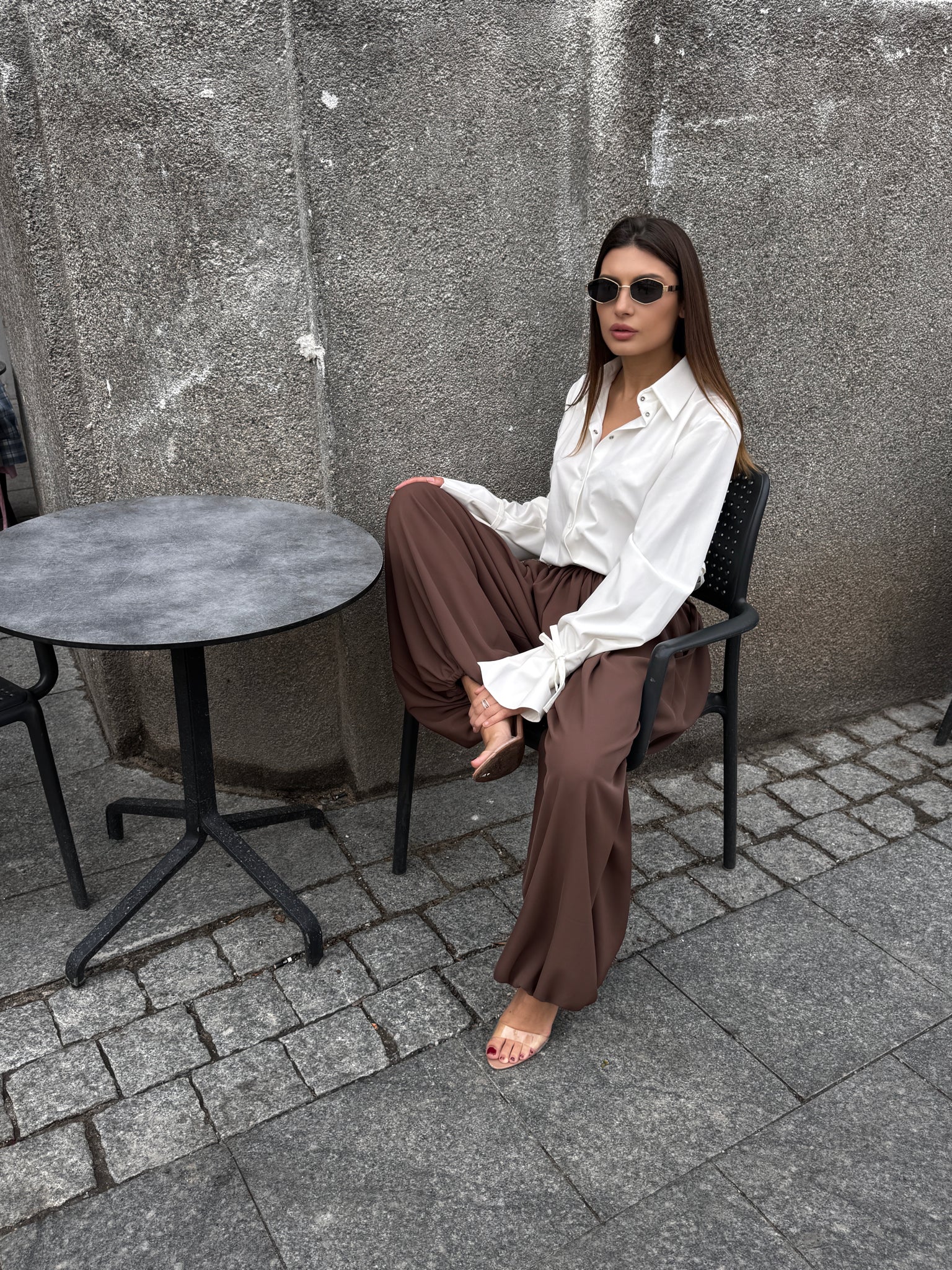 ZAIZAI aladinės kelnės lengvai krintantis siluetas, kuris juda kartu su tavimi. Komfortas ir elegancija viename derinyje. 🤎
